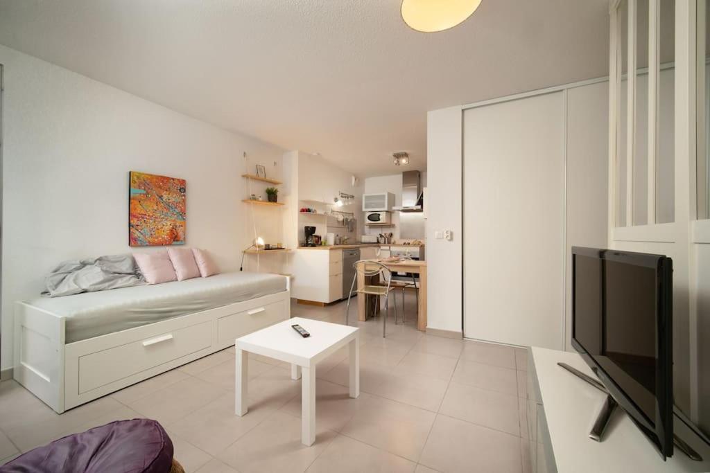 Fully Equipped Apartment With Terrace Sleeps 4 Марсилия Екстериор снимка